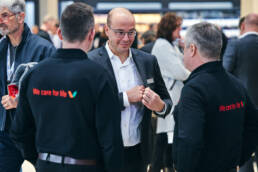 Ausdrucksstarke Messefotografie von Viessmann – Unsere Bilder fangen die dynamische Atmosphäre und innovative Energie auf der Messe ein, die die führende Rolle des Unternehmens in der Branche unterstreicht